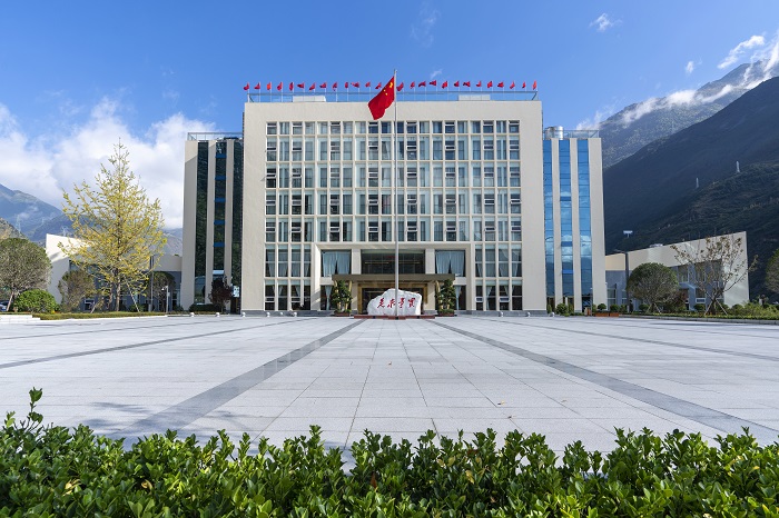 学院综合楼.jpg